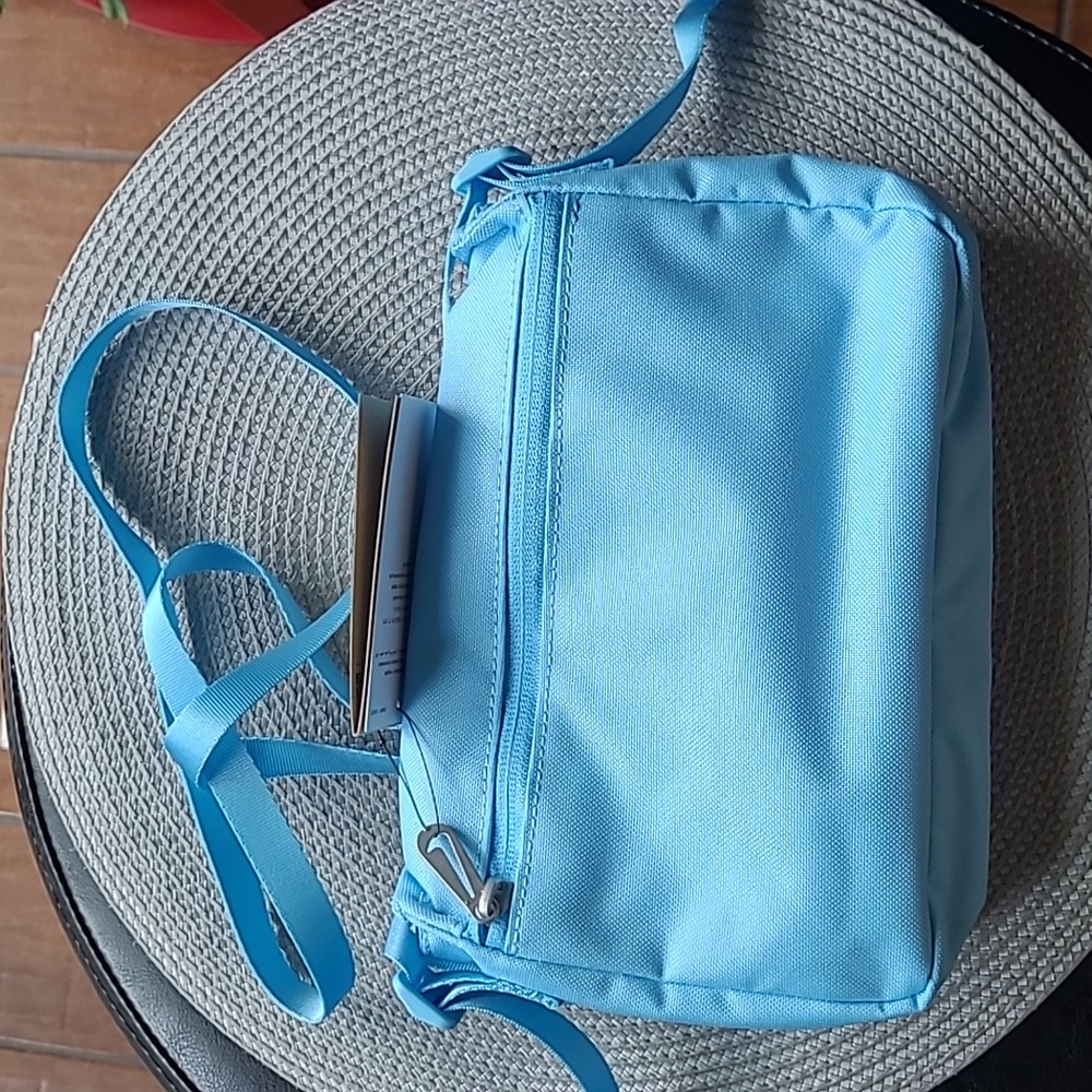 Nike Futura Crossbody Bag - Picture 4 of 14